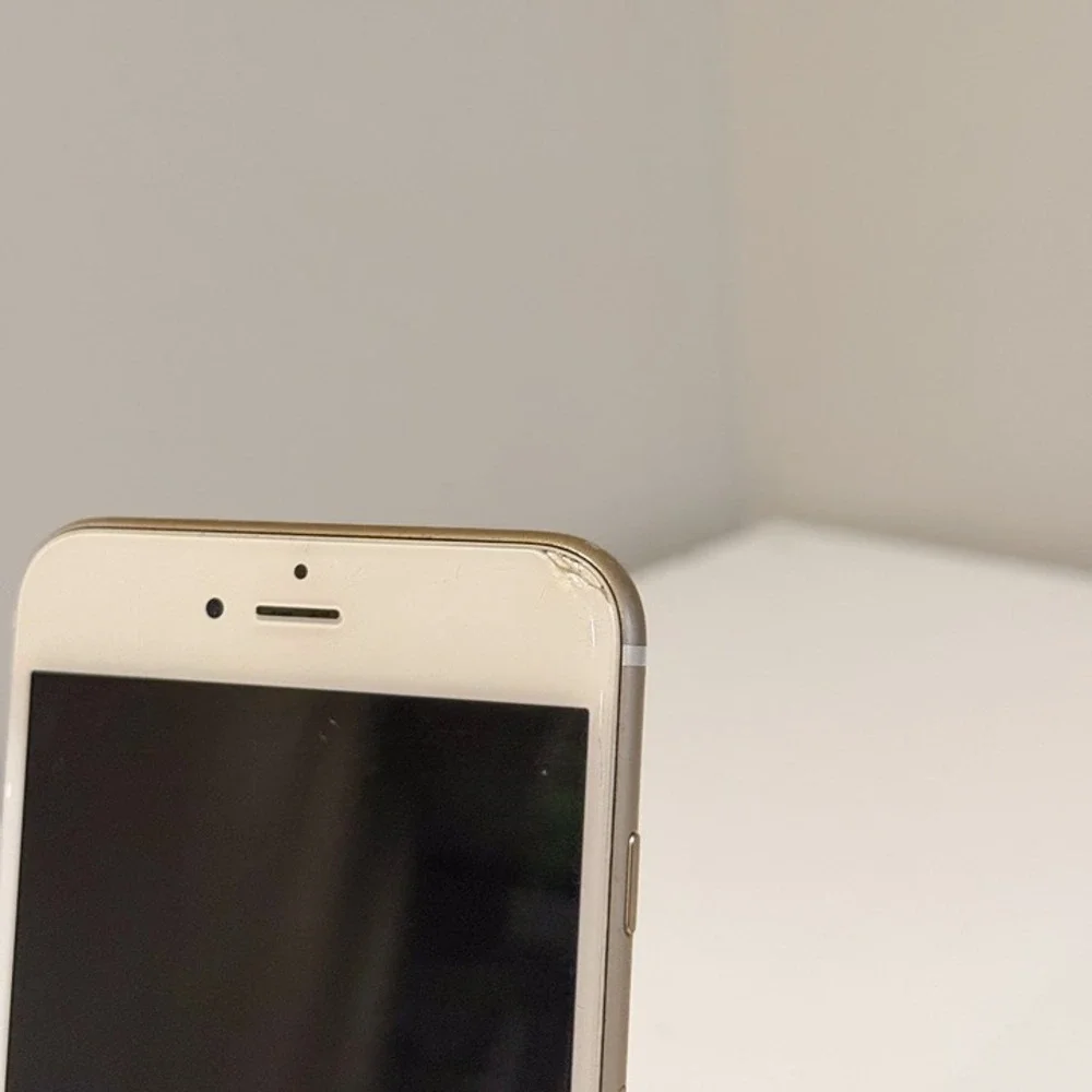 iPhone 6s Plus 16GB Unlocked A1687 - Scratch/Corner Crack, ePoor Battery | Works
